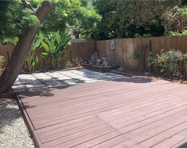 1064 Santa Ana - Photo Thumbnail 3