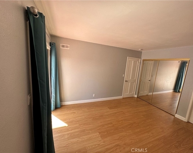1064 Santa Ana - Photo Thumbnail 6