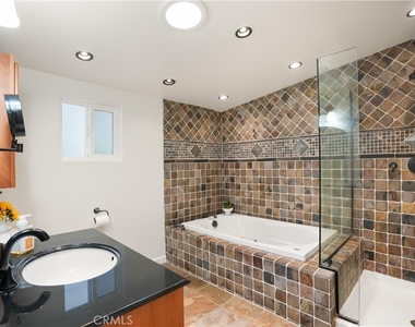 142 Liberty - Photo Thumbnail 18