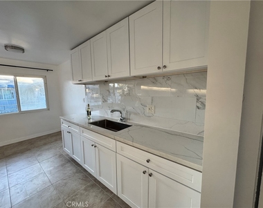 1333 W Walnut - Photo Thumbnail 11