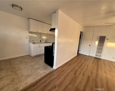 1333 W Walnut - Photo Thumbnail 2