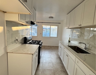 1333 W Walnut - Photo Thumbnail 12