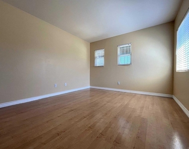 6079 Paseo Pradera - Photo Thumbnail 19