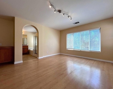 6079 Paseo Pradera - Photo Thumbnail 14
