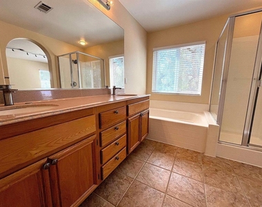 6079 Paseo Pradera - Photo Thumbnail 18