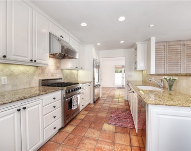 906 Emerald Bay - Photo Thumbnail 8