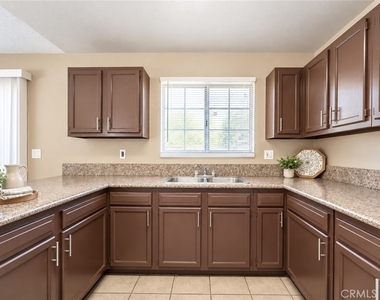 872 N Euclid Drive - Photo Thumbnail 3