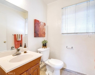 872 N Euclid Drive - Photo Thumbnail 5