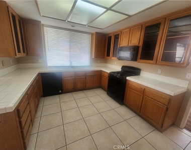 13272 Berkeley Lane - Photo Thumbnail 7