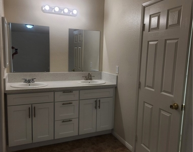 15071 Arlette Drive - Photo Thumbnail 11
