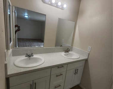 15071 Arlette Drive - Photo Thumbnail 14