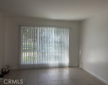 775 Hampshire Lane - Photo Thumbnail 6