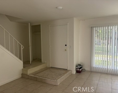 775 Hampshire Lane - Photo Thumbnail 4