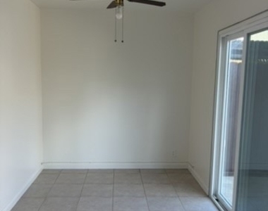 775 Hampshire Lane - Photo Thumbnail 3