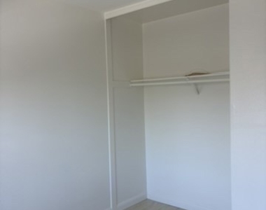 775 Hampshire Lane - Photo Thumbnail 14