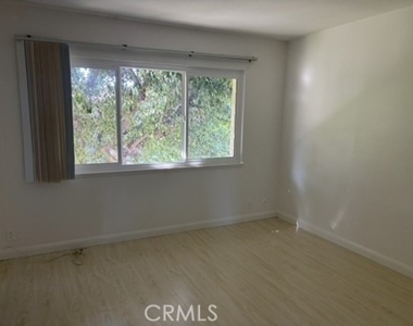775 Hampshire Lane - Photo Thumbnail 8