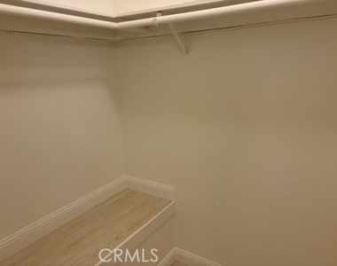 775 Hampshire Lane - Photo Thumbnail 16