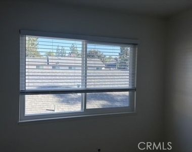 775 Hampshire Lane - Photo Thumbnail 12