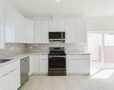 8312 Canterbury Avenue - Photo Thumbnail 5