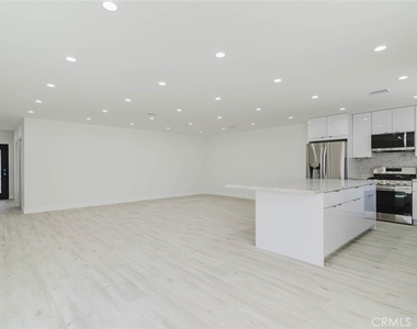 8310 Canterbury Avenue - Photo Thumbnail 5