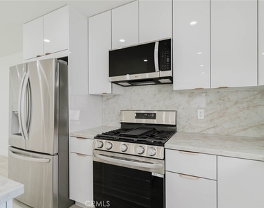 8310 Canterbury Avenue - Photo Thumbnail 3