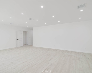 8310 Canterbury Avenue - Photo Thumbnail 8