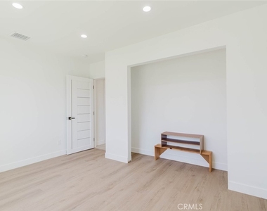 8310 Canterbury Avenue - Photo Thumbnail 17