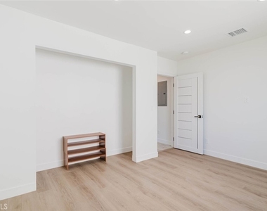 8310 Canterbury Avenue - Photo Thumbnail 20