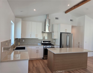 906 Estelle Avenue - Photo Thumbnail 5