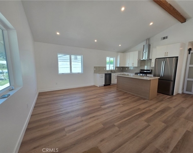906 Estelle Avenue - Photo Thumbnail 3