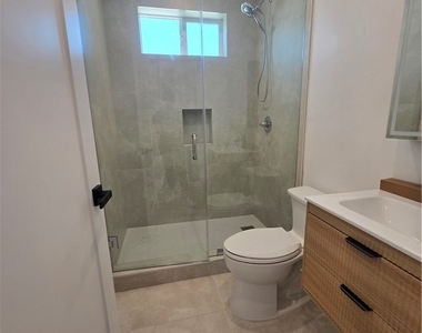 906 Estelle Avenue - Photo Thumbnail 11