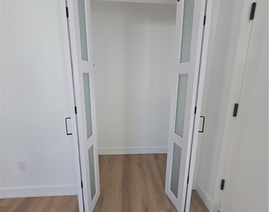 906 Estelle Avenue - Photo Thumbnail 15