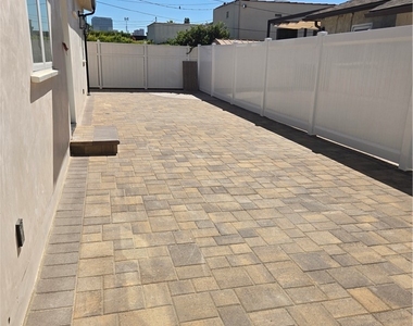 906 Estelle Avenue - Photo Thumbnail 16