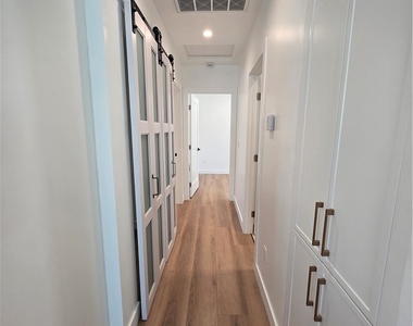 906 Estelle Avenue - Photo Thumbnail 7