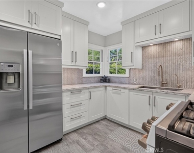 900 E Mountain - Photo Thumbnail 32