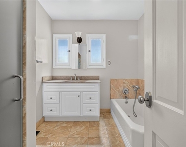 900 E Mountain - Photo Thumbnail 16