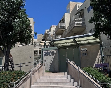 2905 Montrose Ave - Photo Thumbnail 32