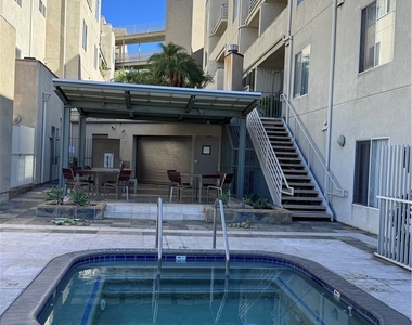 2905 Montrose Ave - Photo Thumbnail 22