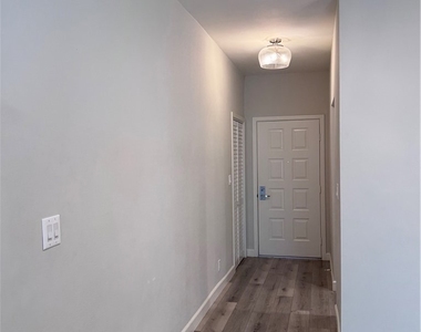 2905 Montrose Ave - Photo Thumbnail 36