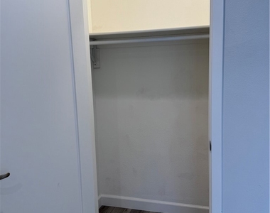 2905 Montrose Ave - Photo Thumbnail 11