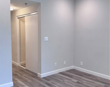 2905 Montrose Ave - Photo Thumbnail 15