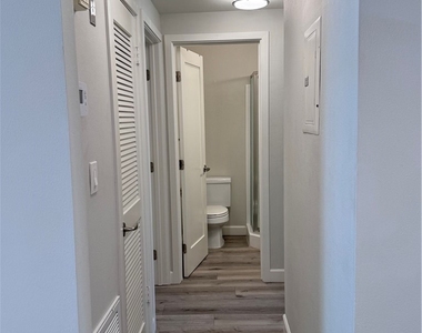 2905 Montrose Ave - Photo Thumbnail 7