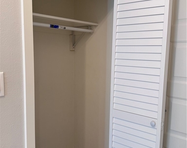 2905 Montrose Ave - Photo Thumbnail 20