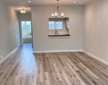 2905 Montrose Ave - Photo Thumbnail 9