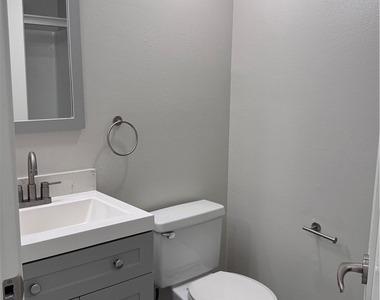 2905 Montrose Ave - Photo Thumbnail 18
