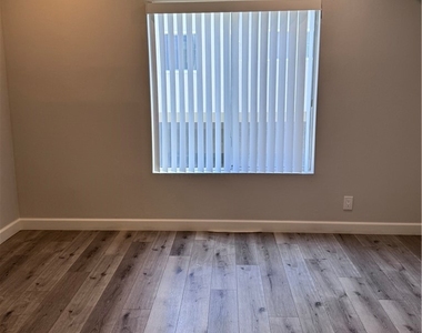 2905 Montrose Ave - Photo Thumbnail 35