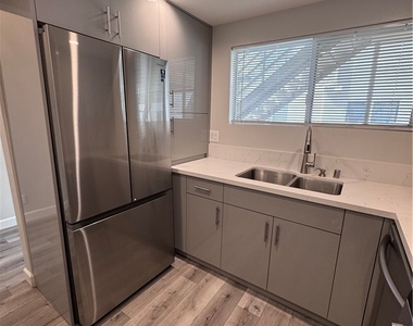 2905 Montrose Ave - Photo Thumbnail 5