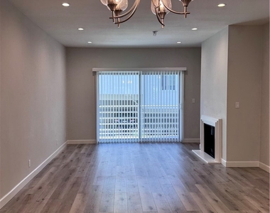 2905 Montrose Ave - Photo Thumbnail 2