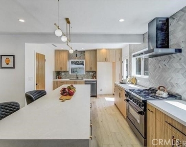 10811 Floralita Avenue - Photo Thumbnail 2