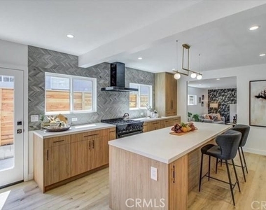 10811 Floralita Avenue - Photo Thumbnail 5